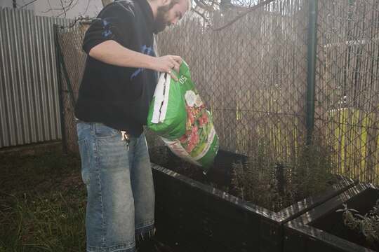 Jarná údržba zelených zón - Hniezda a bylinkovej záhrady 1