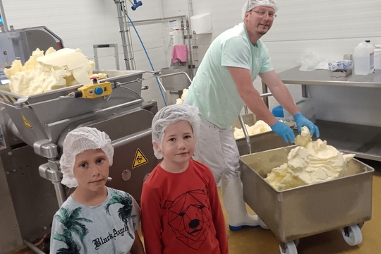 Spracovanie mlieka z regionálnej farmy 1