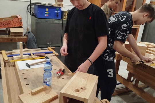 Súťaž v stavaní vtáčej búdky Súťaž v stavaní vtáčej búdky 1