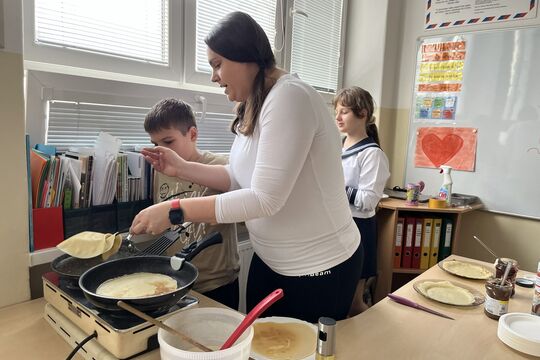 Misijný bazár: keď škola chutí, pomáha a myslí na planétu 1