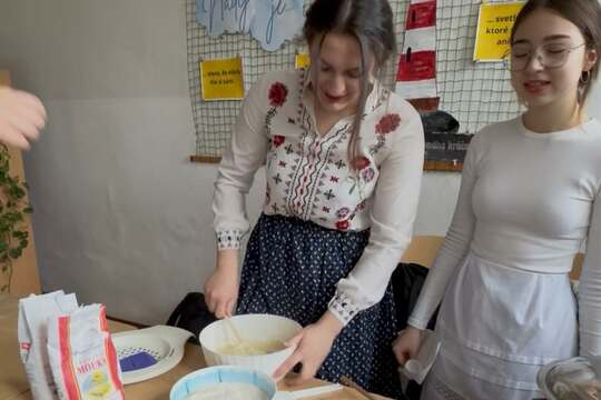 Misijný bazár: keď škola chutí, pomáha a myslí na planétu 1