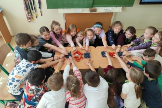 ŽIJEME ZDRAVO. AKO U NÁS PREBEHLO SPRIEVODNÉ VZDELÁVACIE OPATRENIE /SVO/. ŽIJEME ZDRAVO. AKO U NÁS PREBEHLO SPRIEVODNÉ VZDELÁVACIE OPATRENIE /SVO/. 1