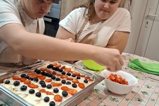 Príprava pohostenia na oslavu 1