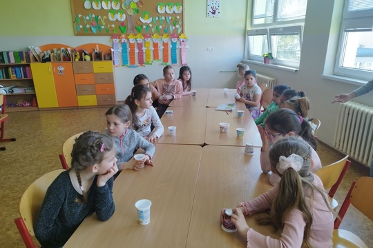 Žiaci prvého stupňa sadili rastlinky 1