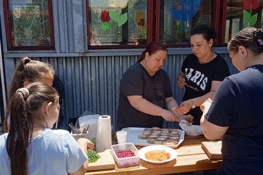 Piknik na školskom dvore Piknik na školskom dvore 1