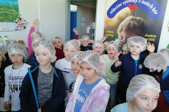 Spracovanie mlieka z regionálnej farmy 1