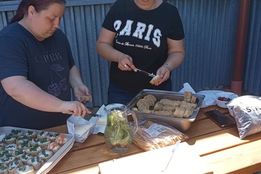 Piknik na školskom dvore Piknik na školskom dvore 1