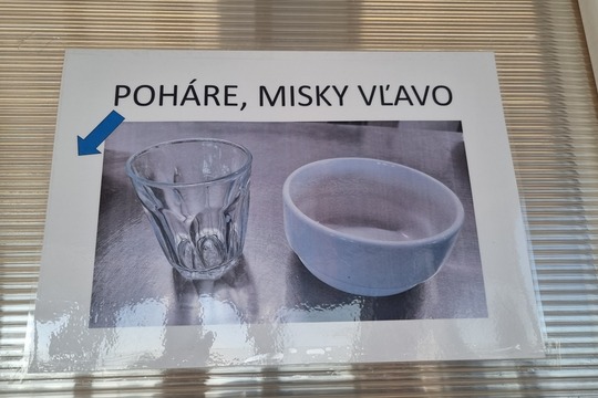 Odovzdávacie okienko v jedálni 1