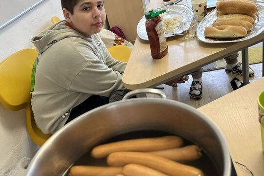 Misijný bazár: keď škola chutí, pomáha a myslí na planétu 1