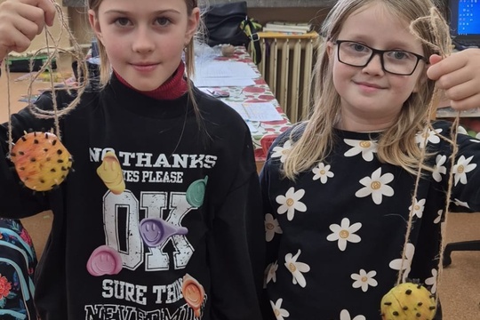 Pomáhame vtáčikom v zime Pomáhame vtáčikom v zime 1