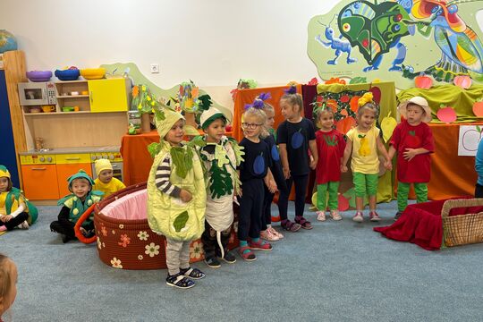 Príbeh o jabĺčku a jeho kamarátoch 1