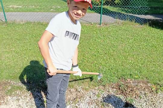 Skrášľovanie okolia školy 1