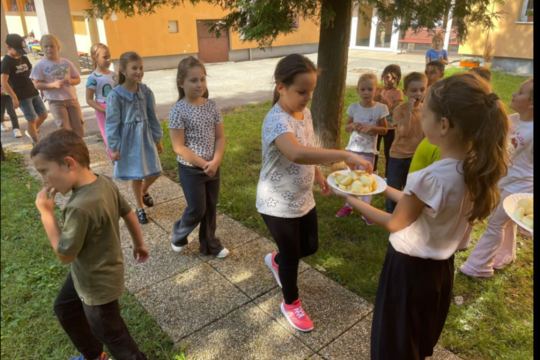 Jablková paráda v našej družine Jablková paráda v našej družine 1