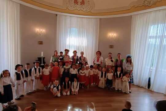 Vítanie chlebom a soľou krásne Slovenské zvyky-vystúpenie súboru Búčik  1