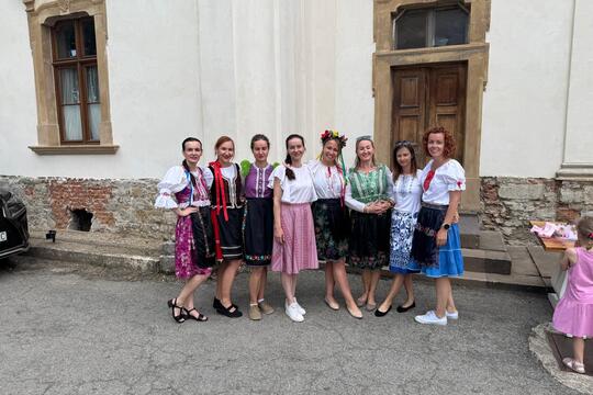 Vítanie chlebom a soľou krásne Slovenské zvyky-vystúpenie súboru Búčik  1