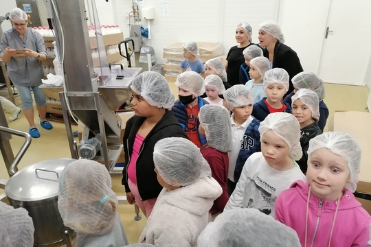 Spracovanie mlieka z regionálnej farmy 1